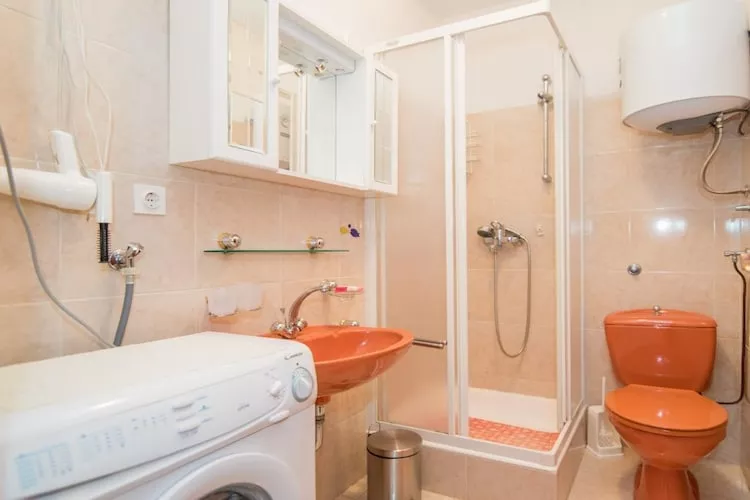 Apartments Paco - Two-Bedroom Apartment with Terrace and Sea View A2 (ST)-Badezimmer