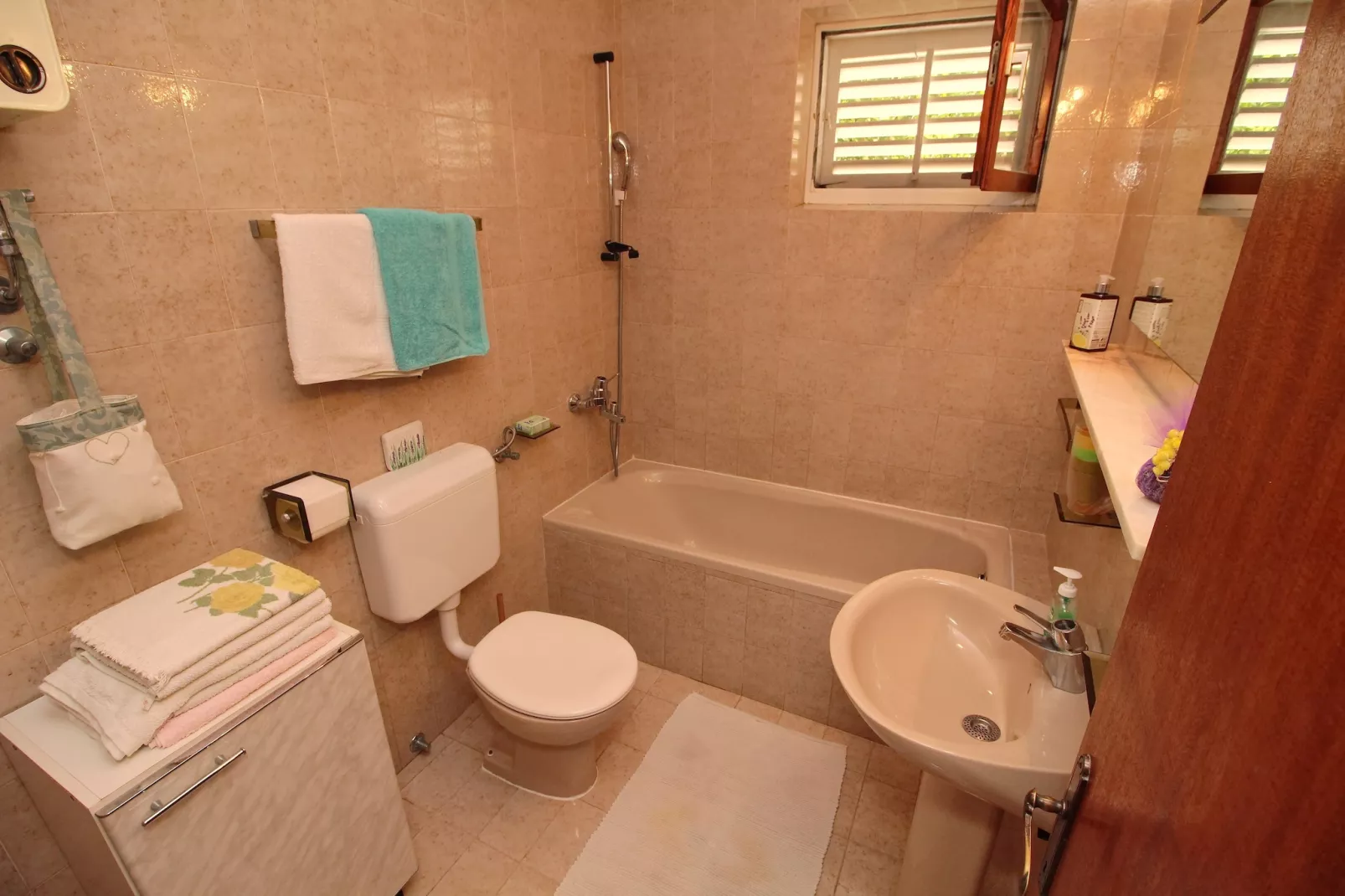 Apartment Kim- Two Bedroom Apartment with Terrace and Sea View-Bathroom