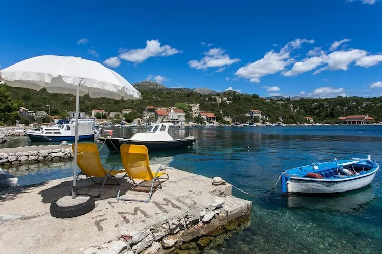 Holiday Home Magazin- One Bedroom Apartment with Terrace and Sea View-Ambiance