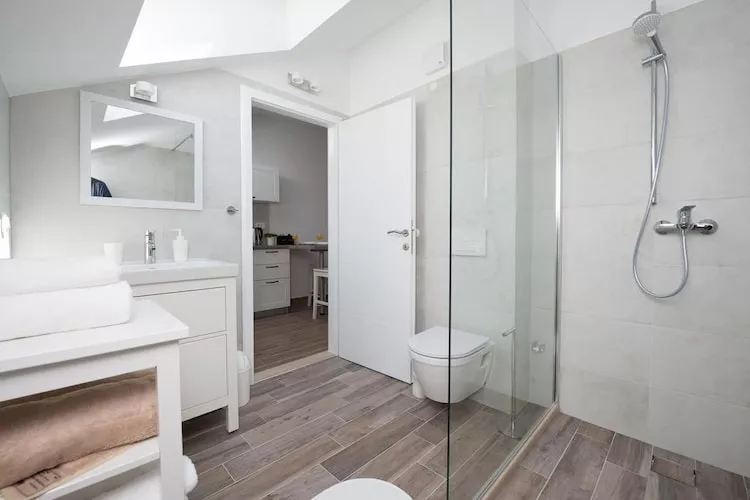 Apartments Horizon - Deluxe Studio with  Balcony and Sea View-Bathroom