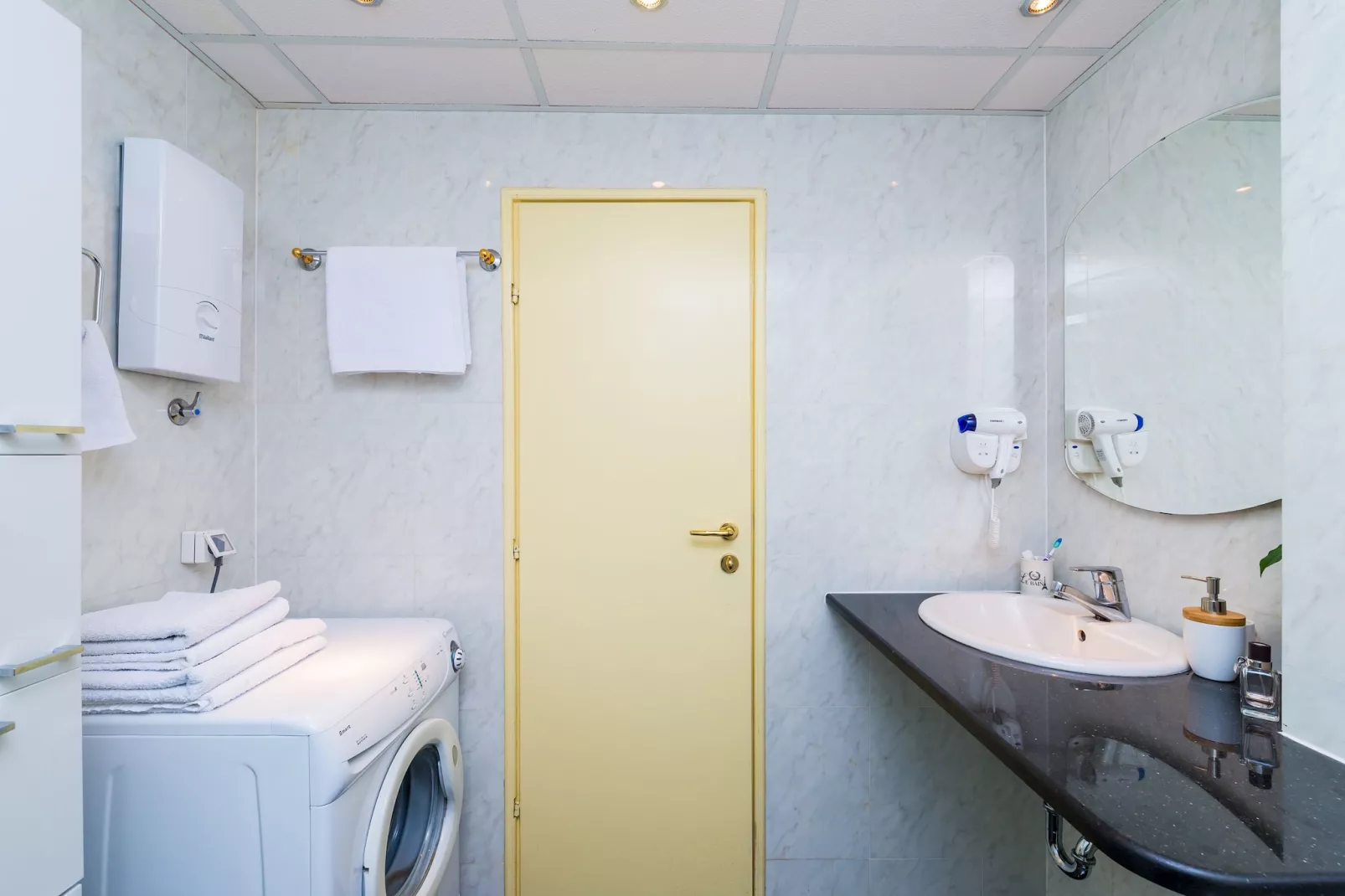 Apartment Reale - One Bedroom Apartment with Balcony and Sea View-Bathroom