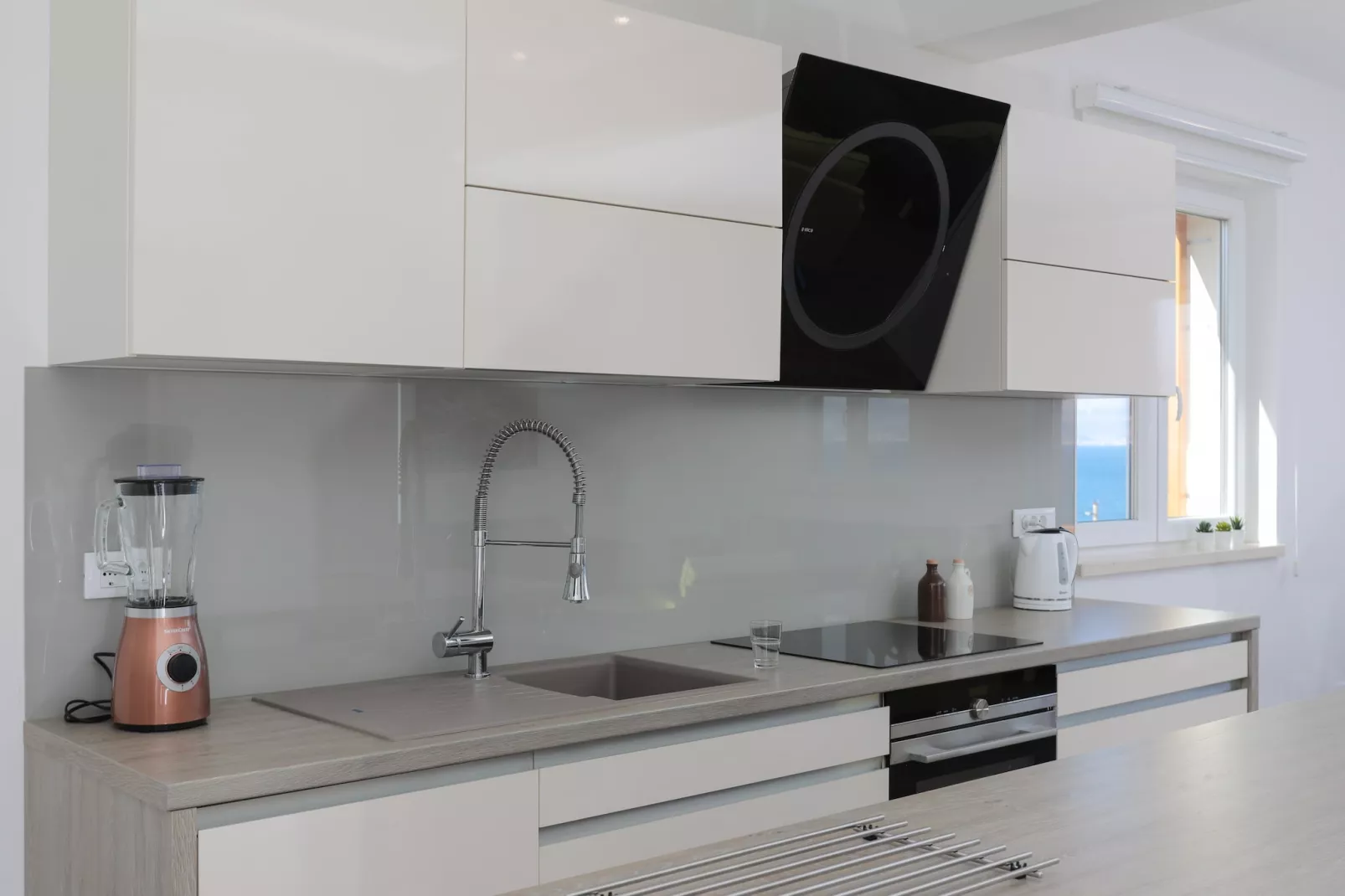 Apartment M&J - Comfort Two Bedroom Apartment with Terrace and Sea View (Škaro)-Küche