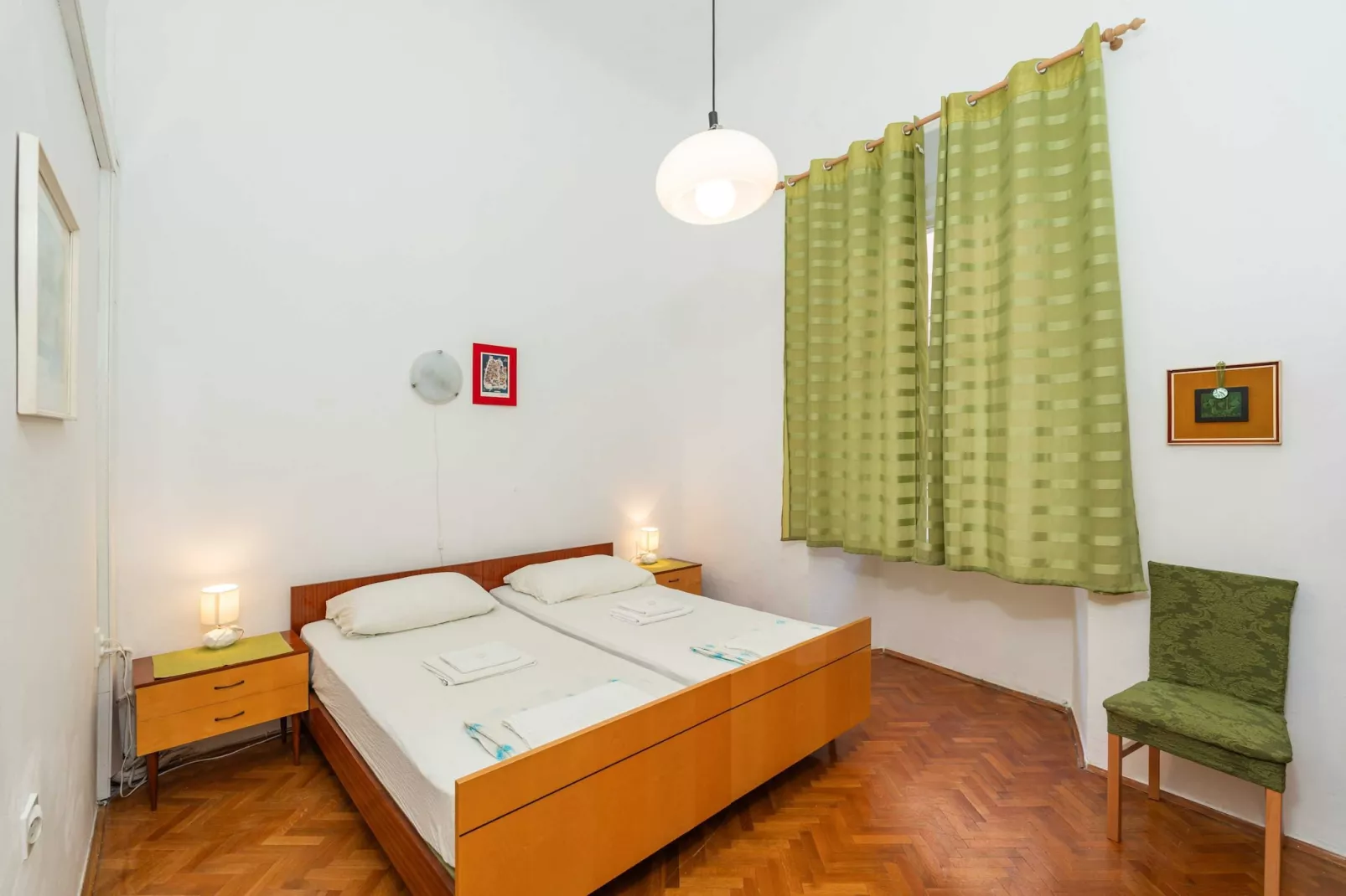 Two Stars Two Beds Downtown Apartment - One-Bedroom Apartment-Bedroom