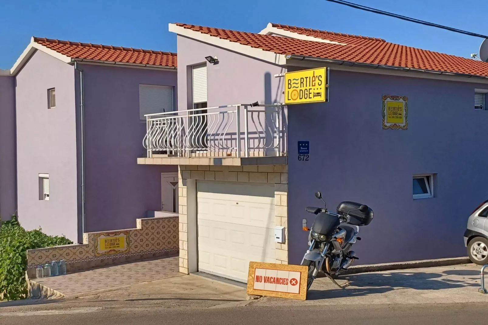 Bertie's Lodge - Standard Two Bedroom Apartment with Balcony and Sea view(A0)-Im Freien