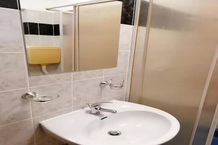 House Panorama - One Bedroom Apartment with Balcony and Sea View (Panoramahaus)-Badezimmer