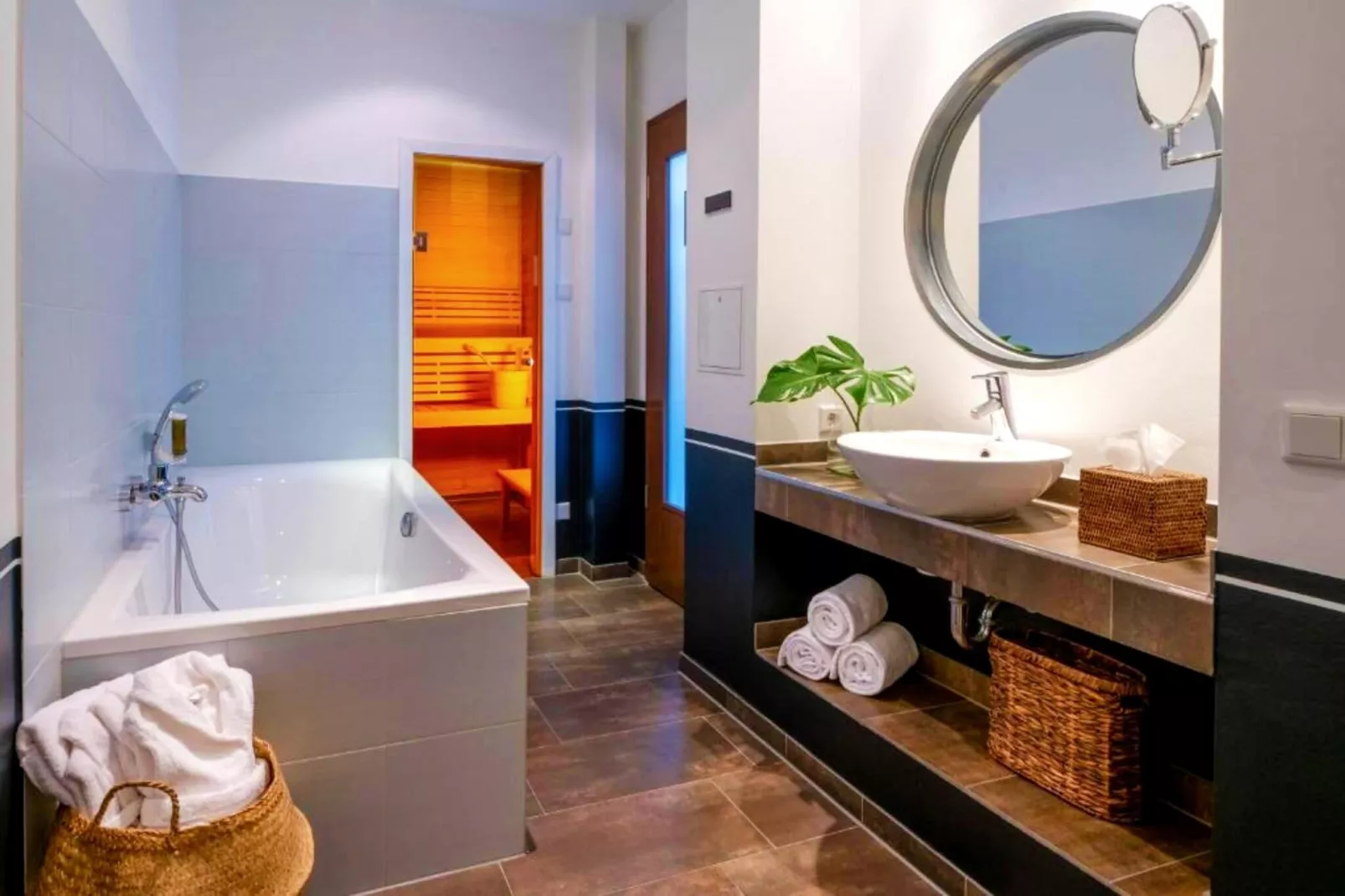 Hafendorf Suite-Bathroom