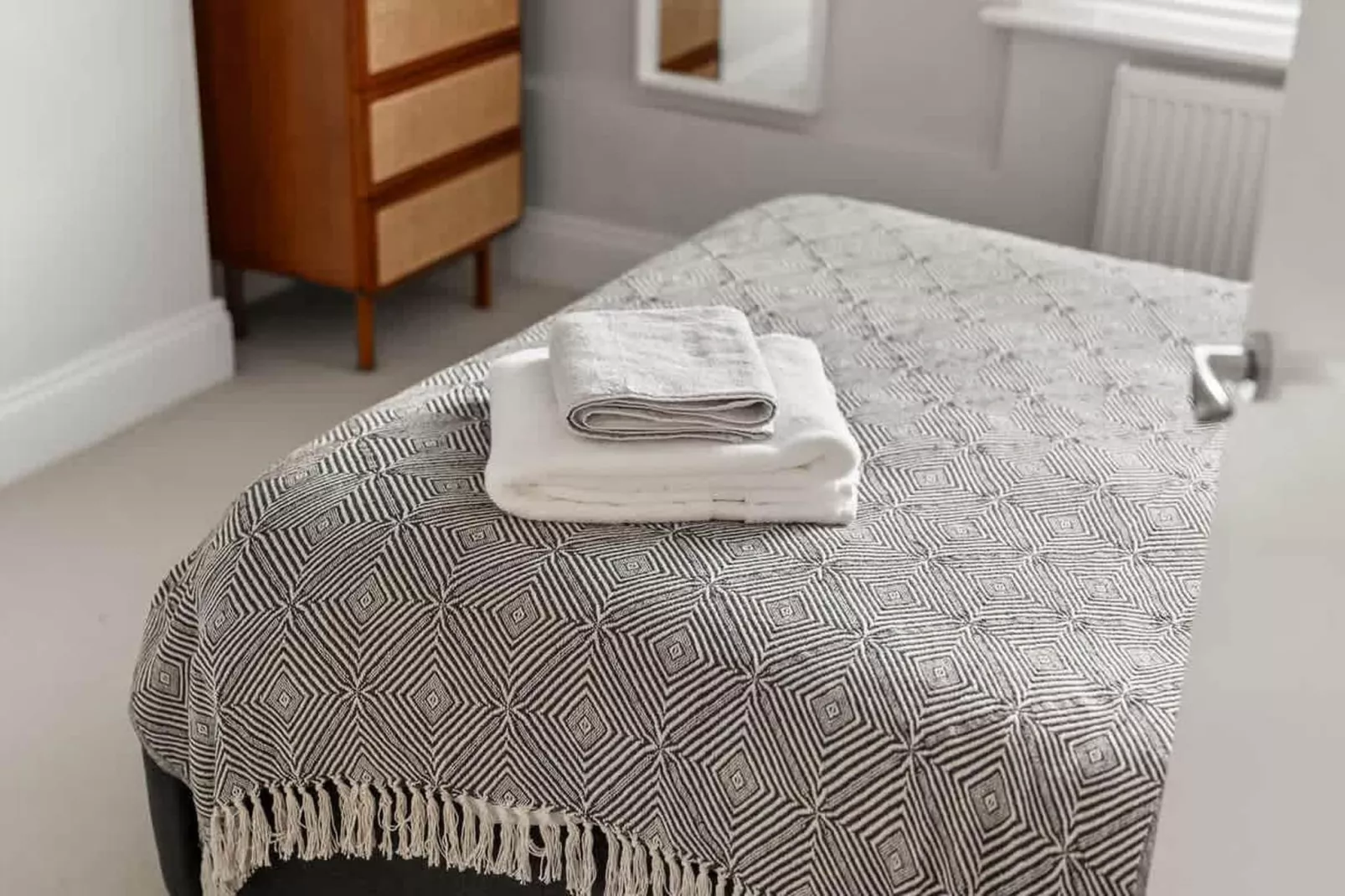 SW6 Fulham Palace Rd-Bedroom