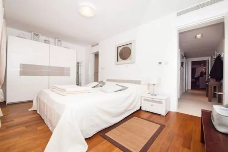 Apartment Vesna - Superior Three Bedroom Apartment with Balcony-Bedroom