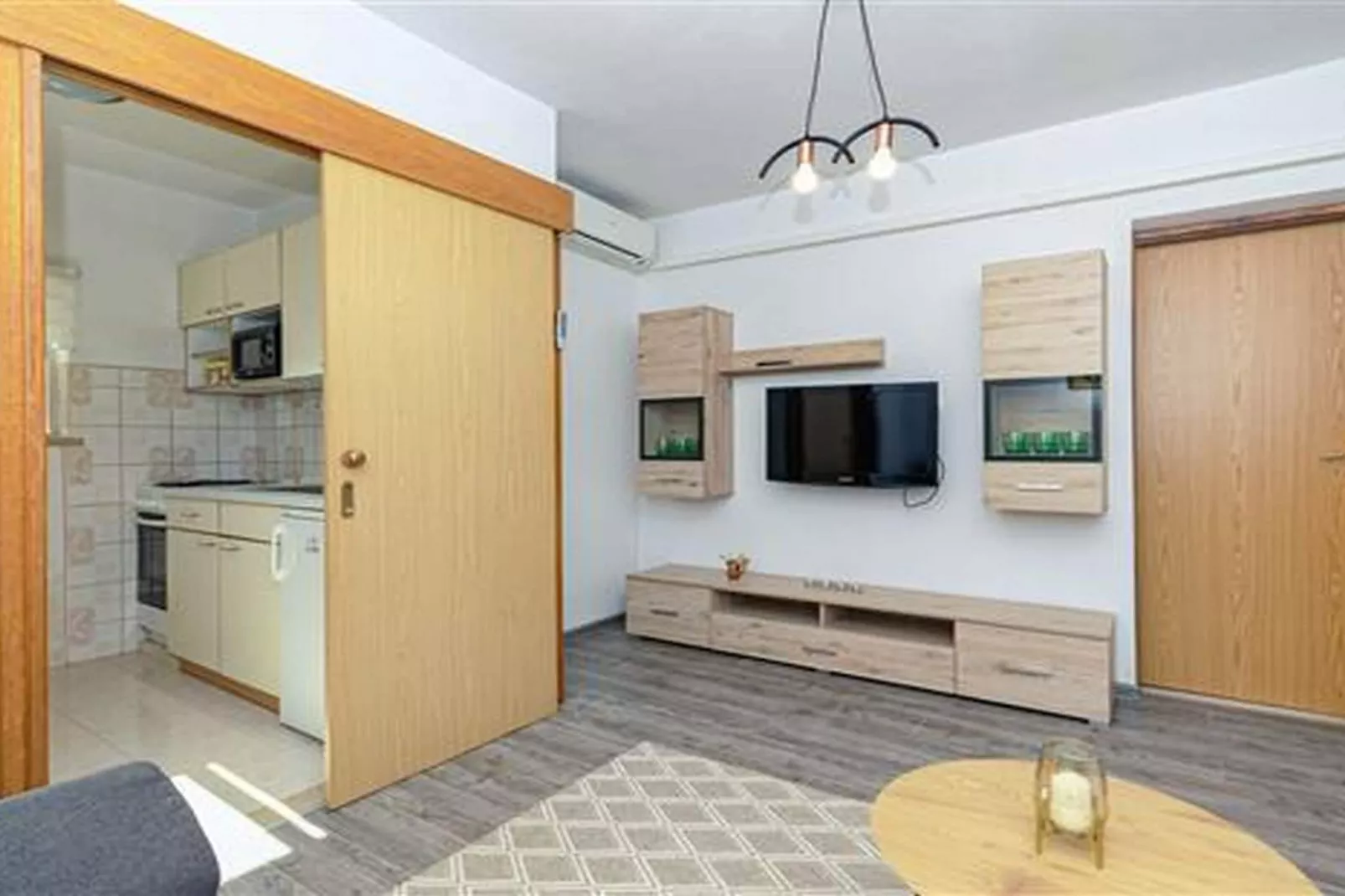 Apartments Radojković Lumbarda -One Bedroom Apartment with Terrace and Partial Sea View(A1)-Wohnzimmer