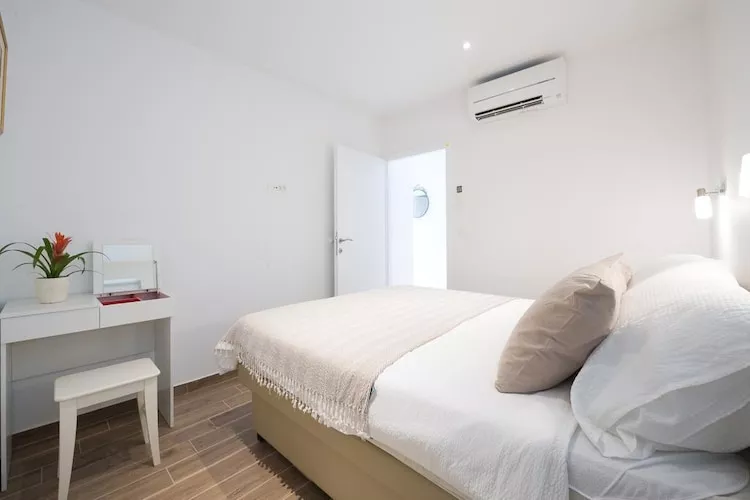 Apartments Horizon - One-Bedroom Apartment with Balcony and Sea View-Bedroom