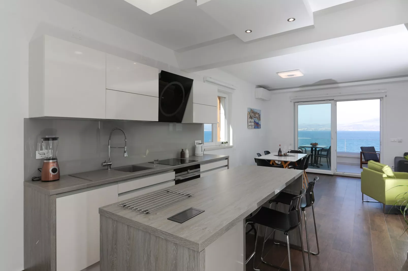 Apartment M&J - Comfort Two Bedroom Apartment with Terrace and Sea View (Škaro)-Küche