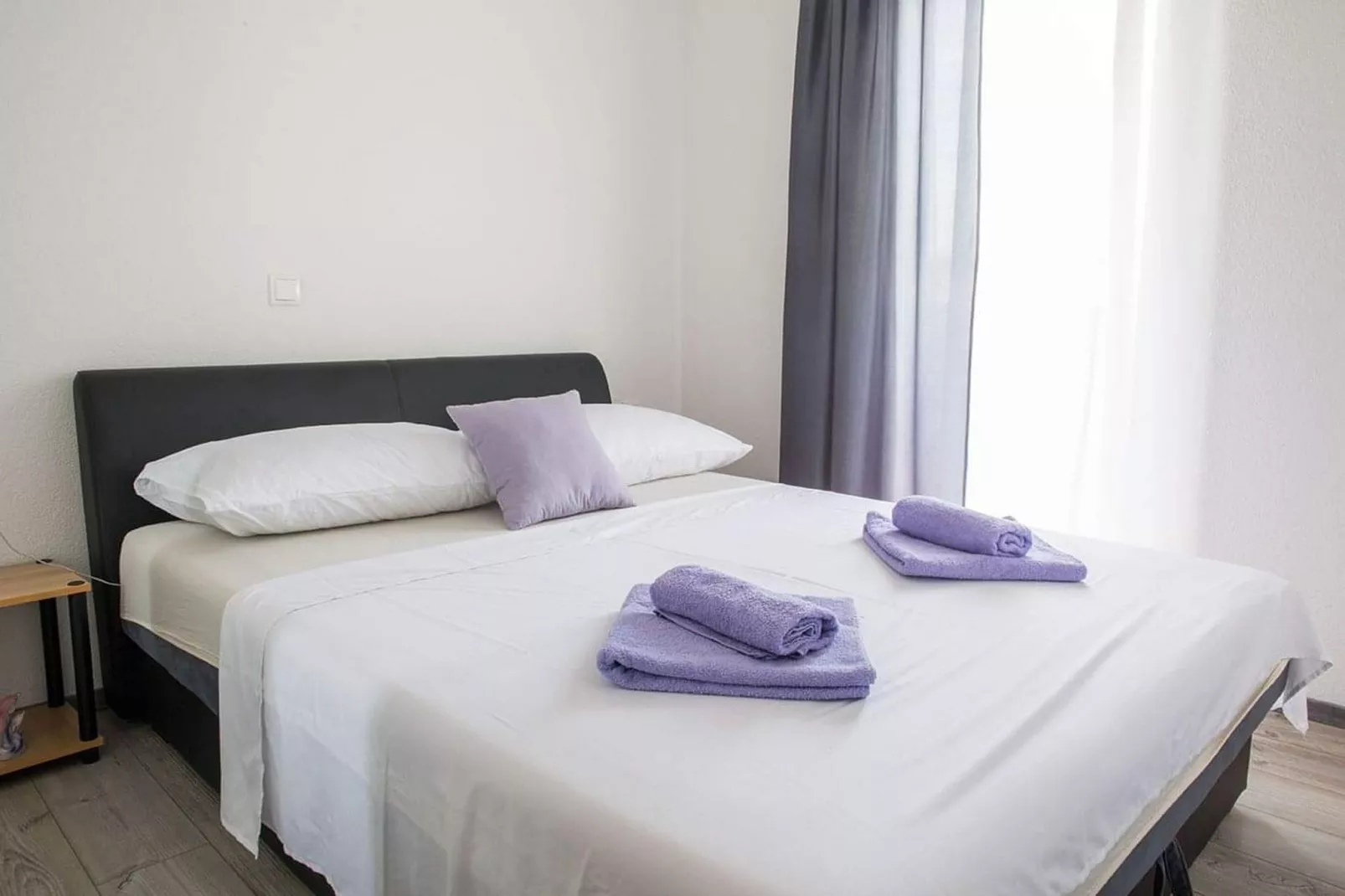 Holiday Home J&D No.3-Six Bedroom House  with Pool-Chambre