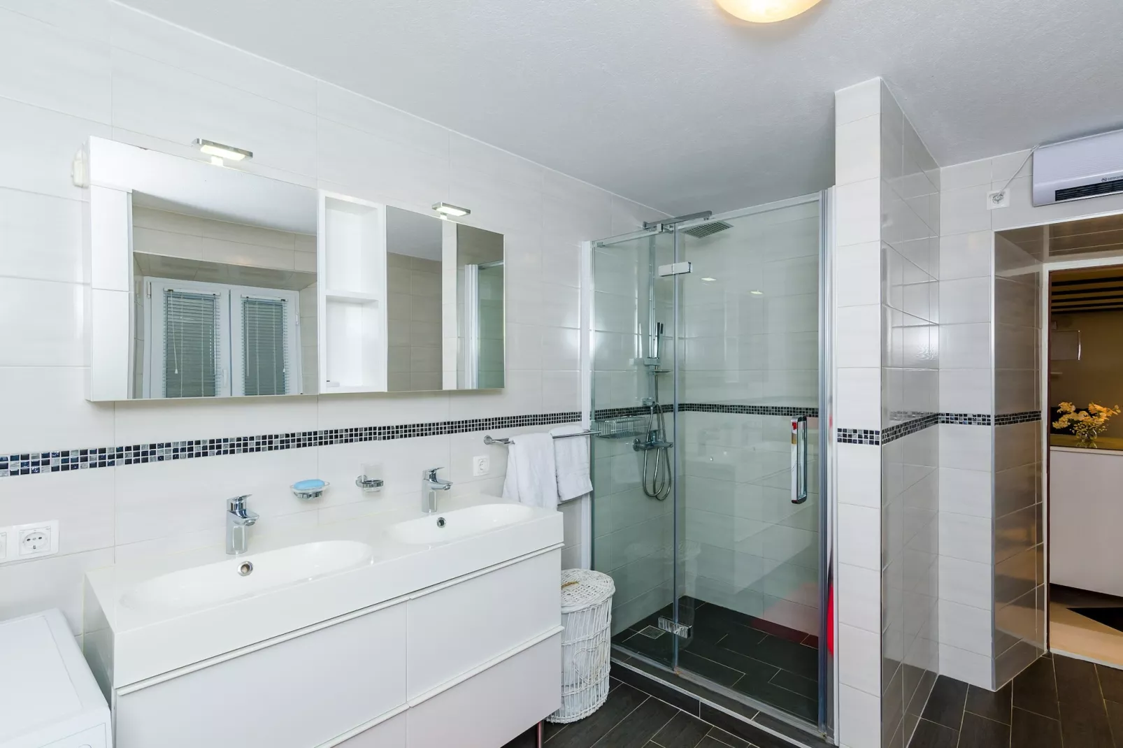 Holiday Home Avantgarde - Two Bedroom Holiday Home with Terrace and Sea View-Badezimmer