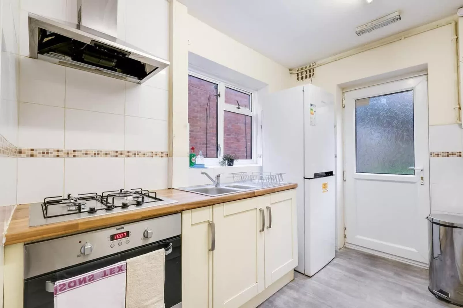 HP13 Arnison 94-Kitchen