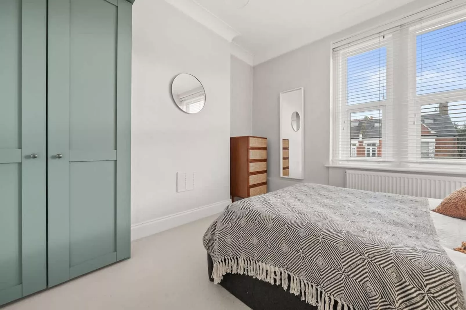 SW6 Fulham Palace Rd-Bedroom