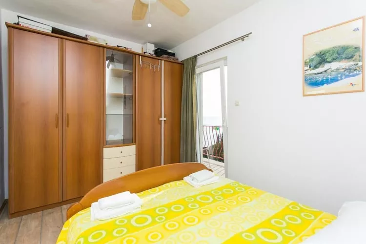 Guest House Fontana - Two Bedroom Apartment with Balcony and Sea View - Schlafzimmer