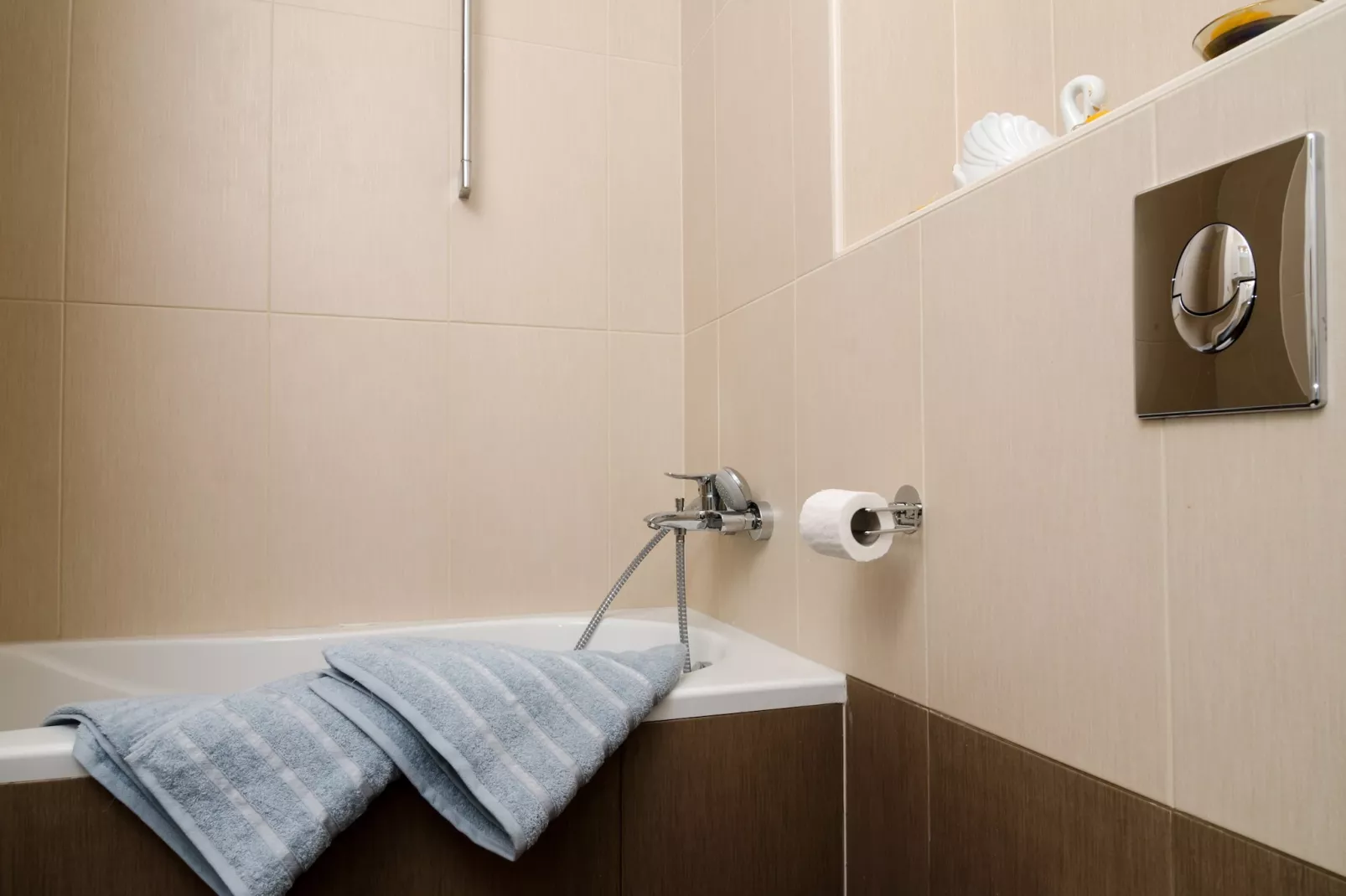 Apartment Atlant - One Bedroom Apartment with Balcony and Side Sea View-Bathroom