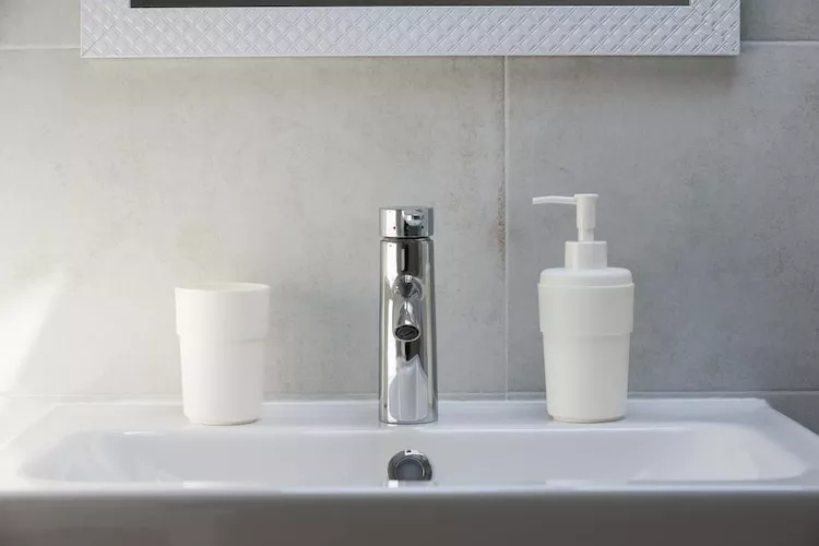 Apartments Horizon - Deluxe Studio with  Balcony and Sea View-Bathroom