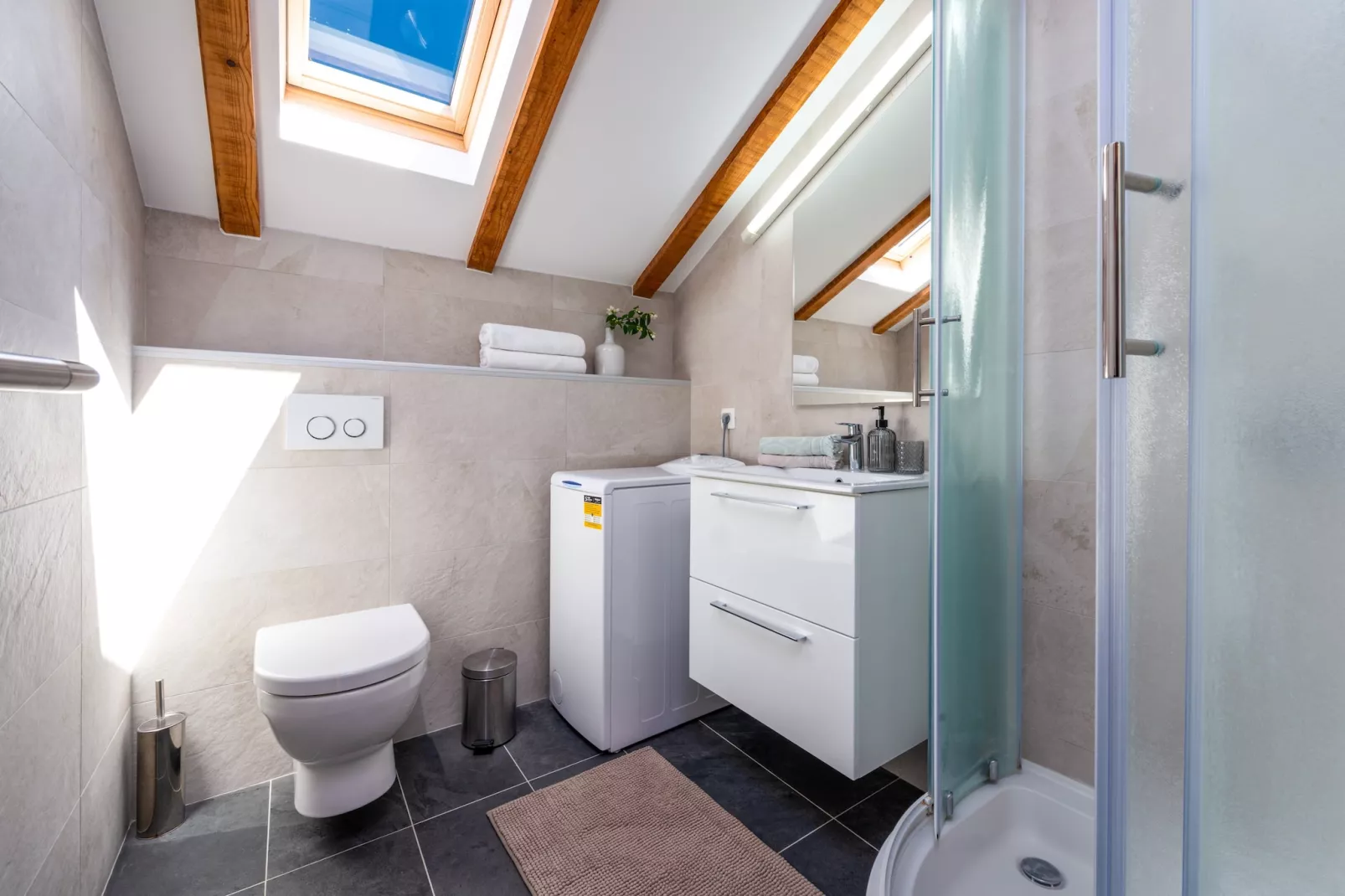 Apartments Terra - One Bedroom Apartment with Balcony and Garden View (MALI)-Bathroom