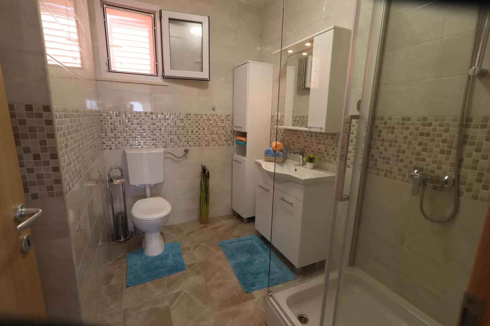 Holiday Home Adriatic View-Five Bedroom Holiday Home with Pool and Sea View-Bathroom