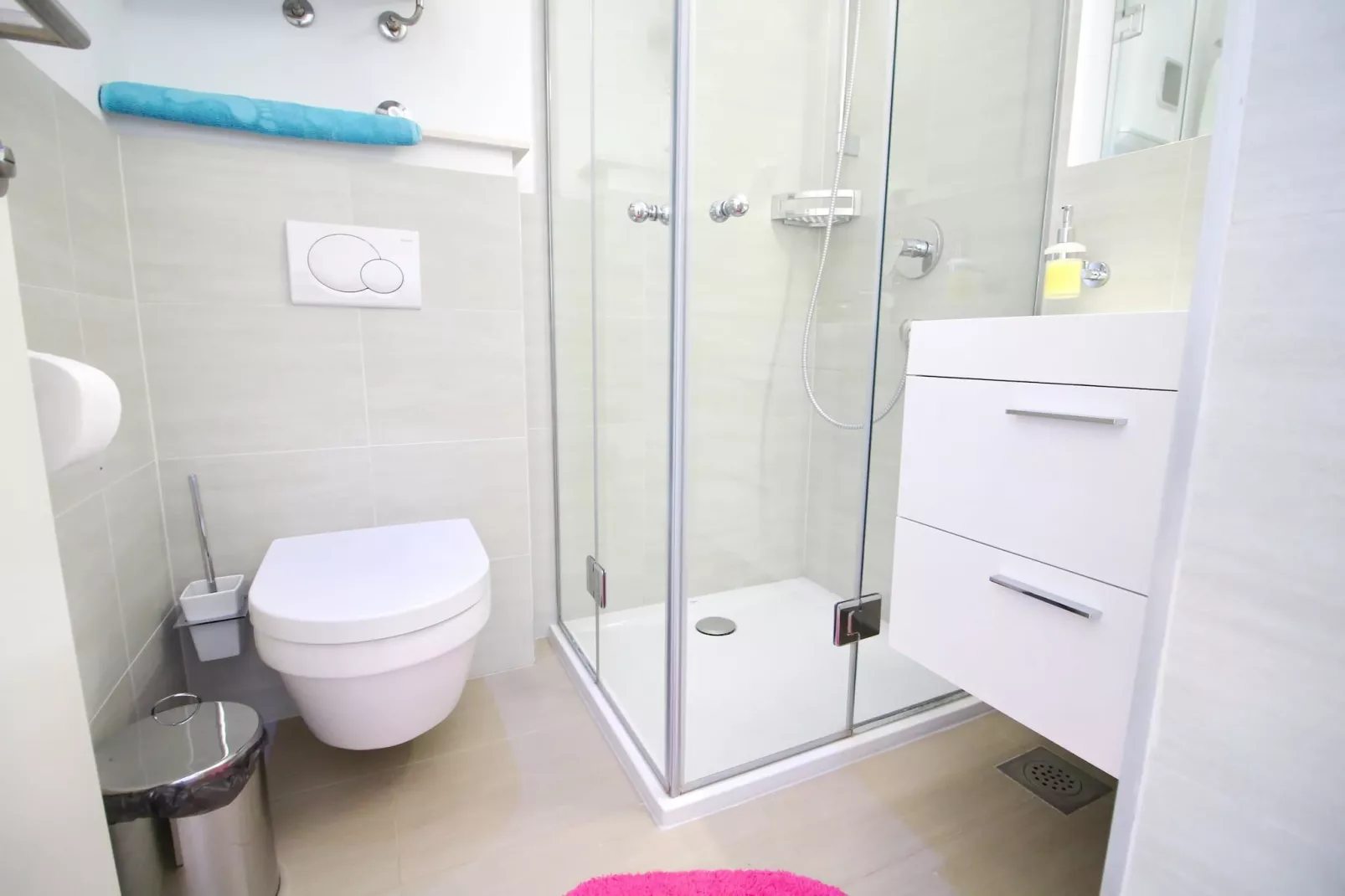 Apartments Kula - One-Bedroom Apartment with Terrace and Sea View-A2-Bathroom