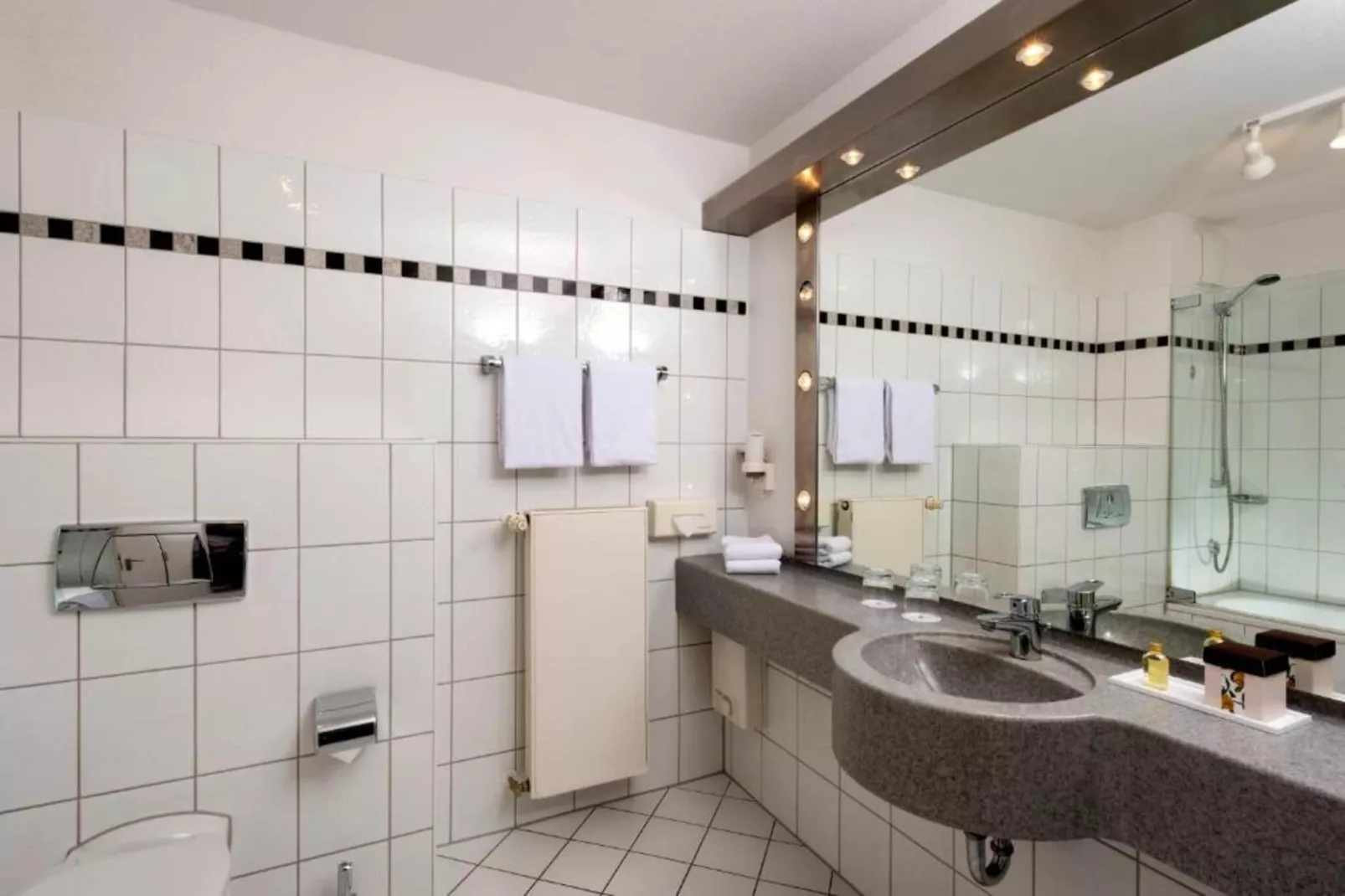 Marina Apartment 2 Bedroom-Bathroom