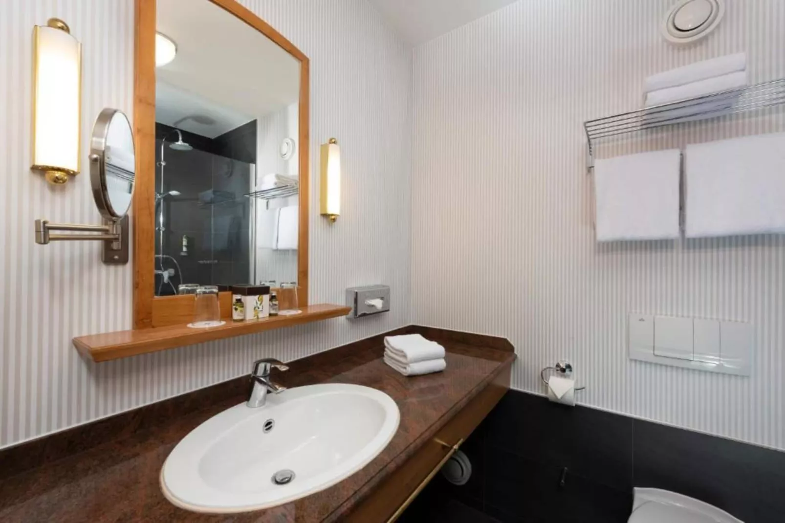 Rugen 2-bedroom suite 5 guest-Badezimmer