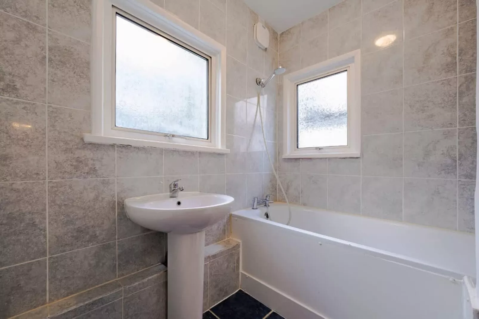 SE21 Martell Rd 46-Badezimmer