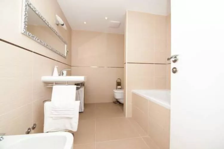 Apartment Vesna - Superior Three Bedroom Apartment with Balcony-Bathroom