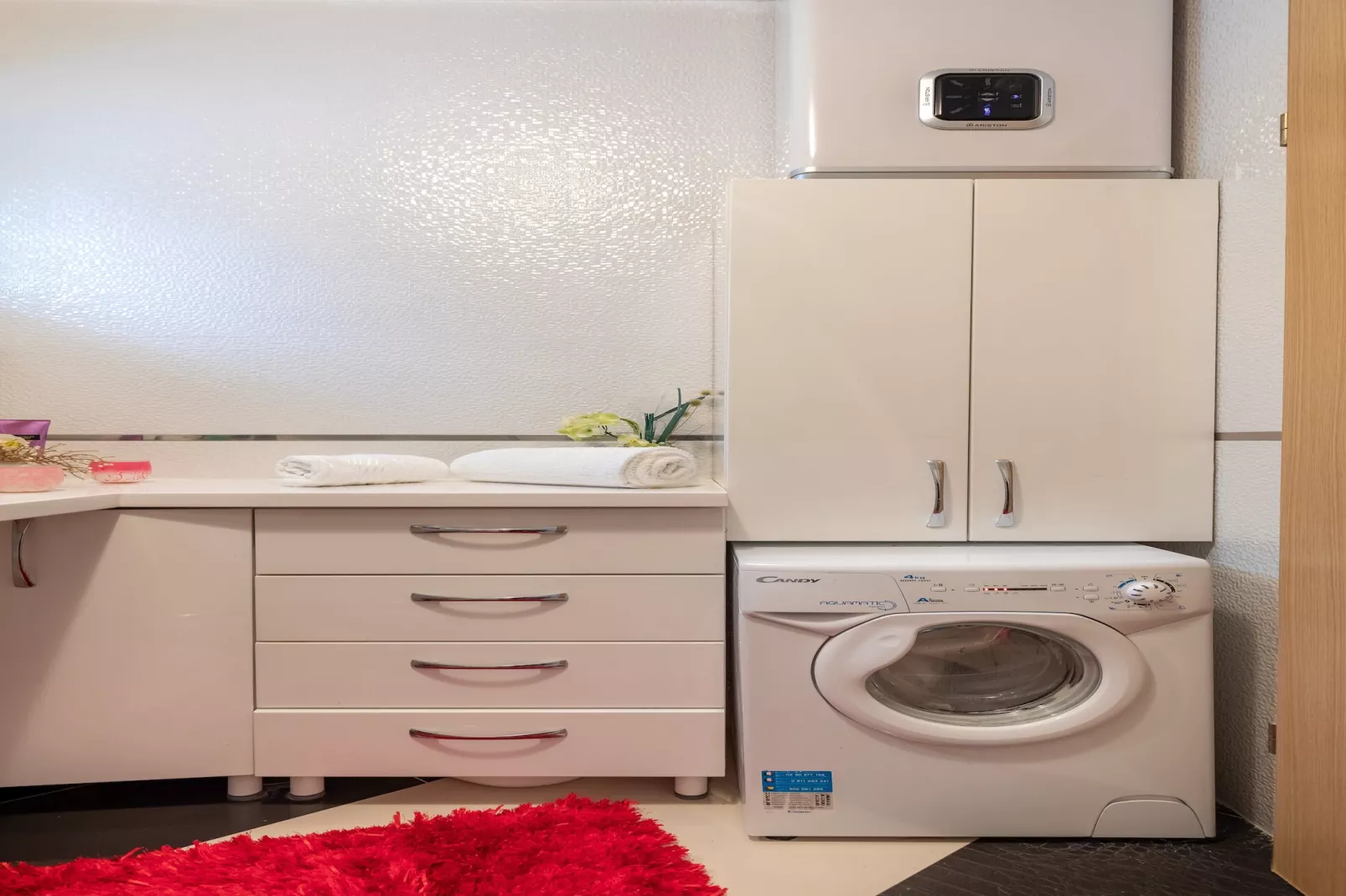 Apartment Viva la Vita - Two-Bedroom Apartment with Shared Pool-Bathroom