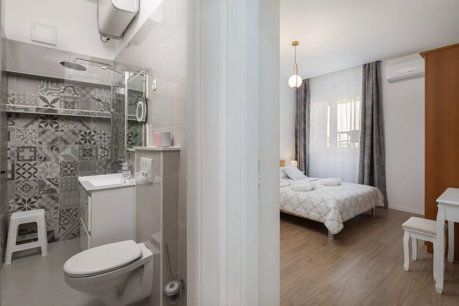 Apartments Tomas- Standard One Bedroom Apartment with Balcony (A2)-Bathroom