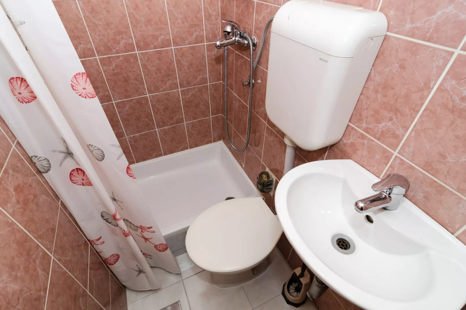 Apartment Berk - One-Bedroom Apartment with Terrace-Bathroom