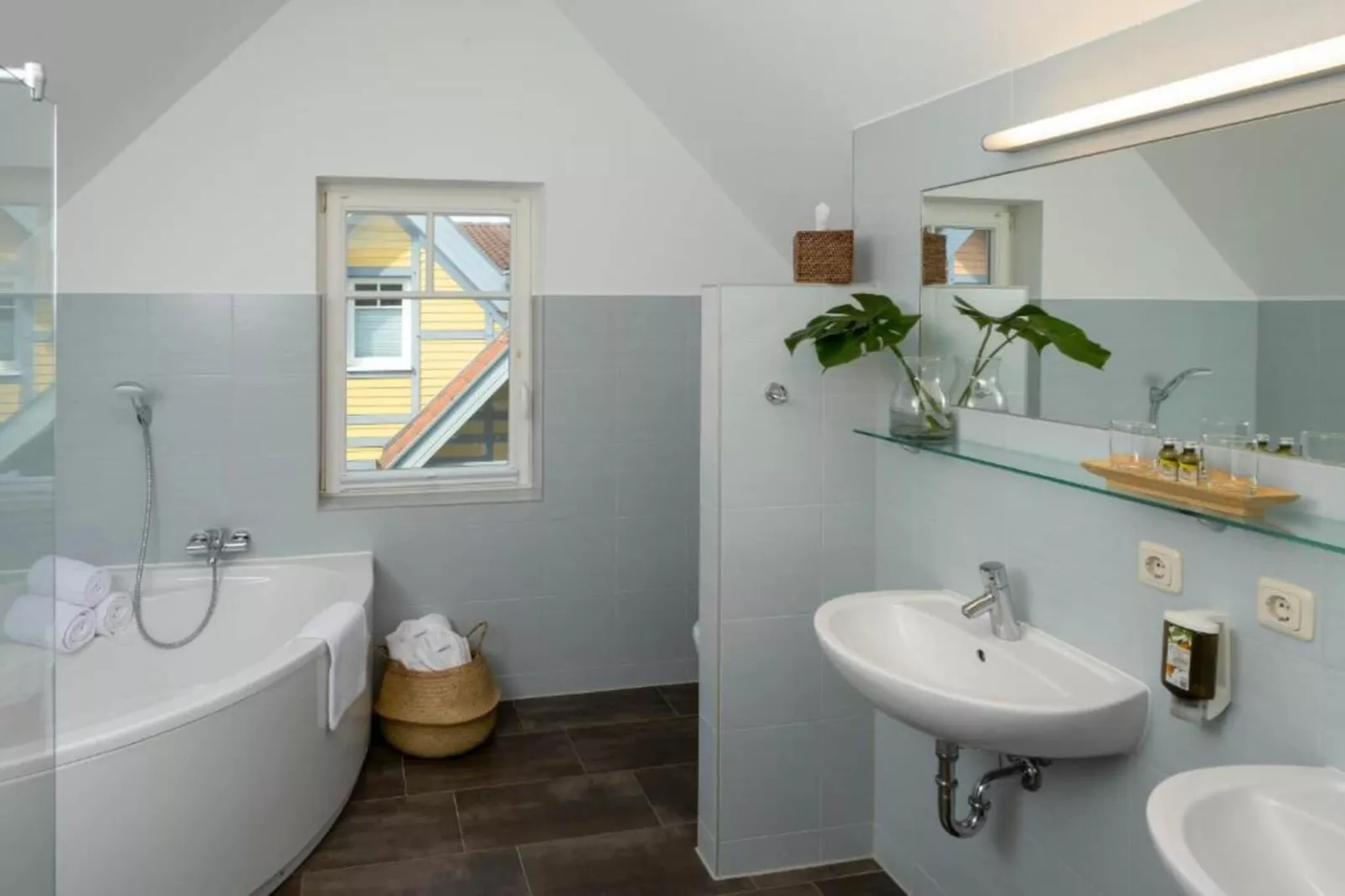 Hafendorf 1 Bedroom Apartment 3 guest-Bathroom