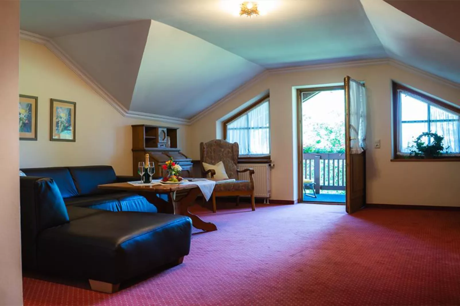 Sammareier Gutshof - Seniorsuite 70qm DG-Wohnzimmer