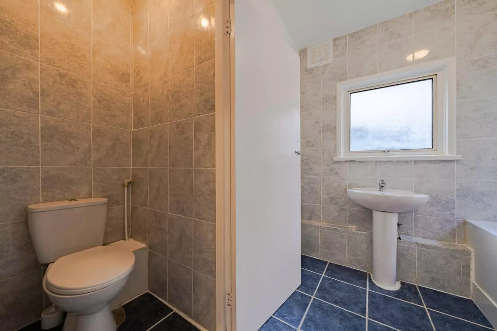 SE21 Martell Rd 46-Badezimmer