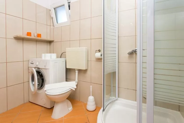 Guest House Fontana - Two Bedroom Apartment with Balcony and Sea View - Badezimmer