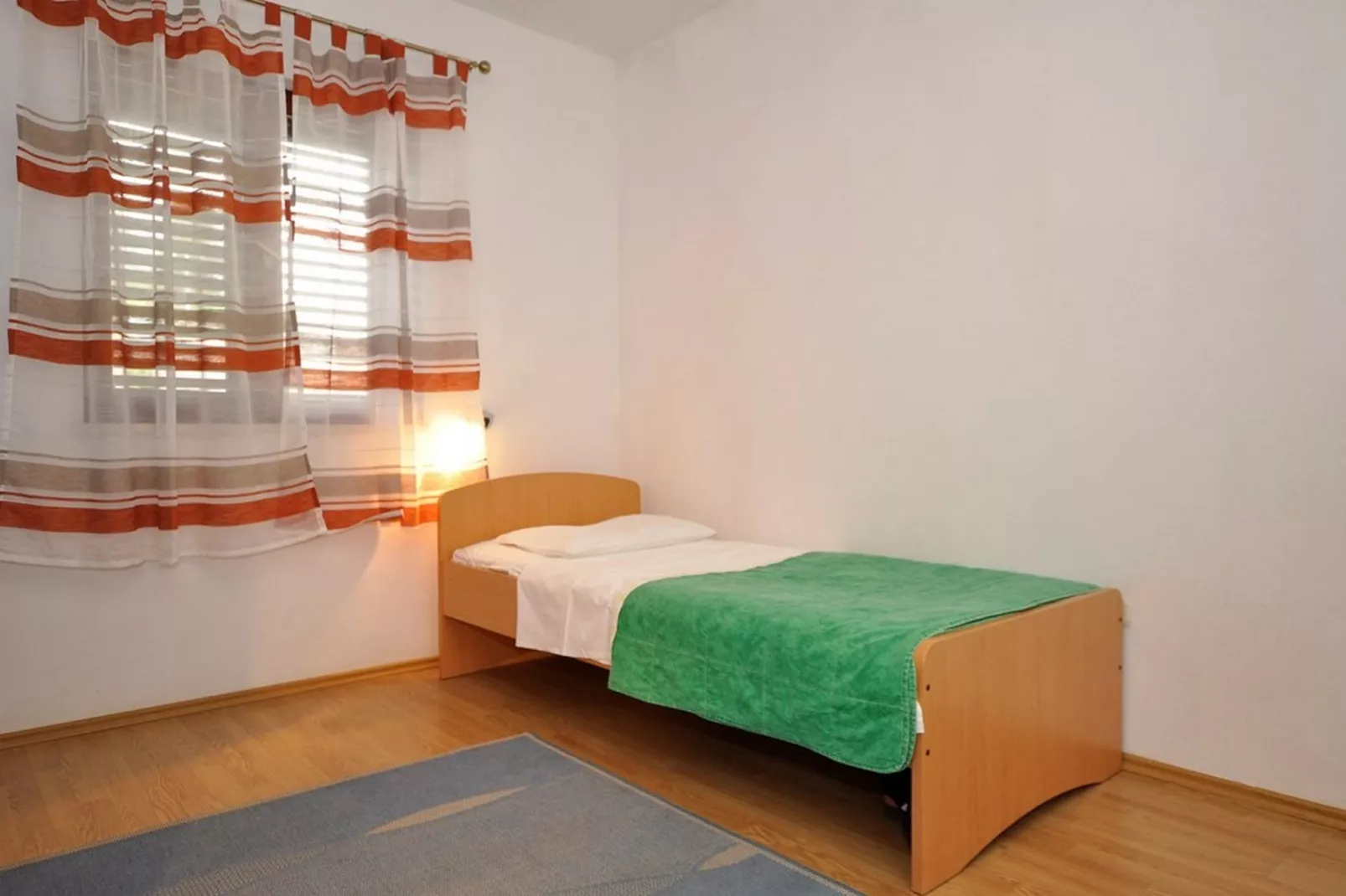 Apartments Seagull - Comfort Two Bedroom Apartment with Sea View Balcony (Tonko)-Chambre