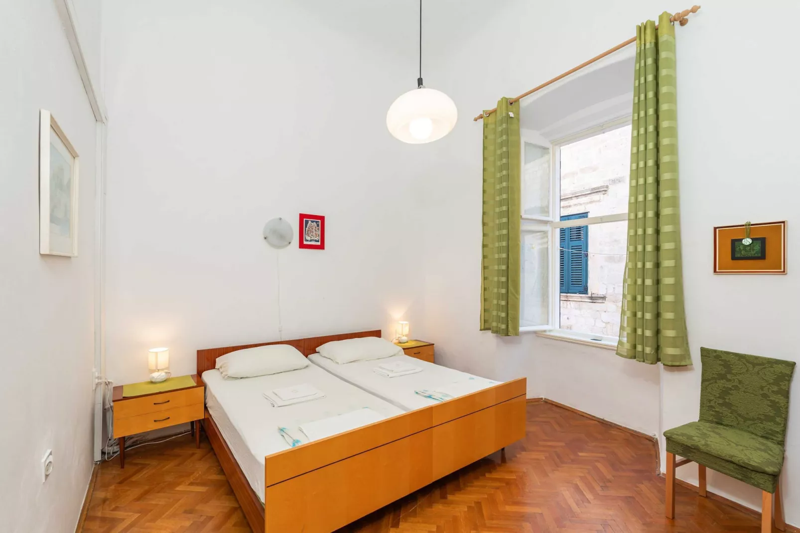 Two Stars Two Beds Downtown Apartment - One-Bedroom Apartment-Bedroom