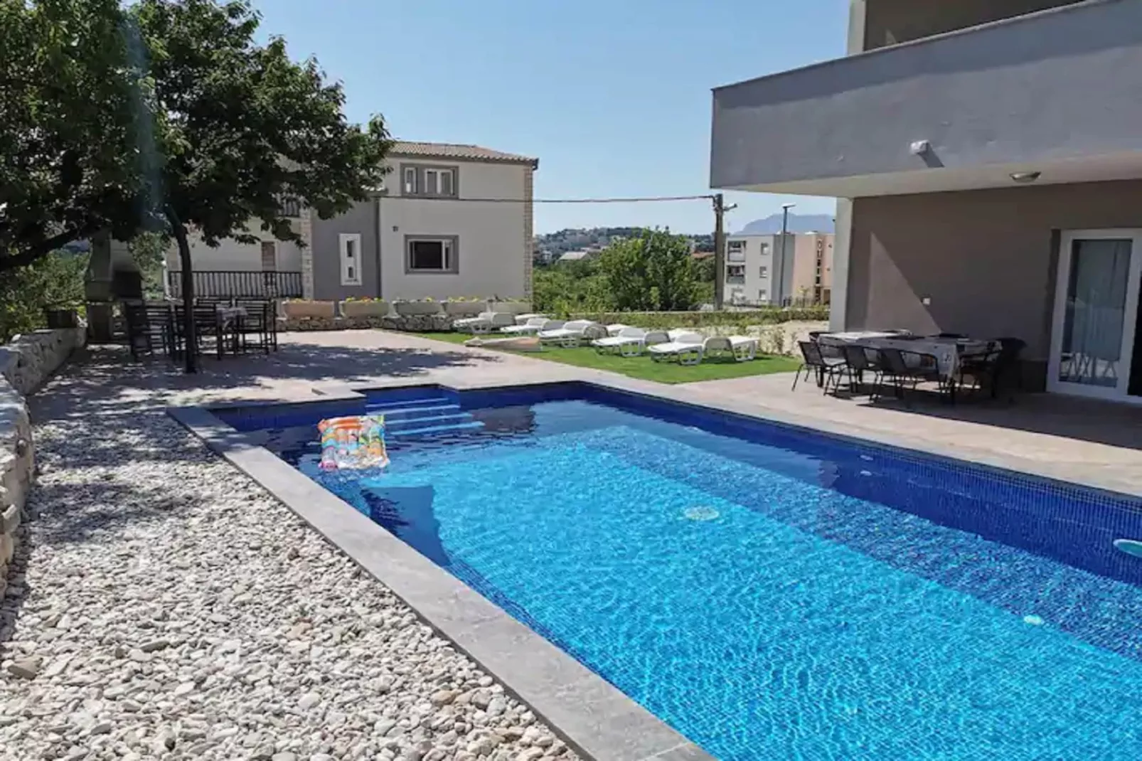 Holiday Home J&D No.3-Six Bedroom House  with Pool-Piscine