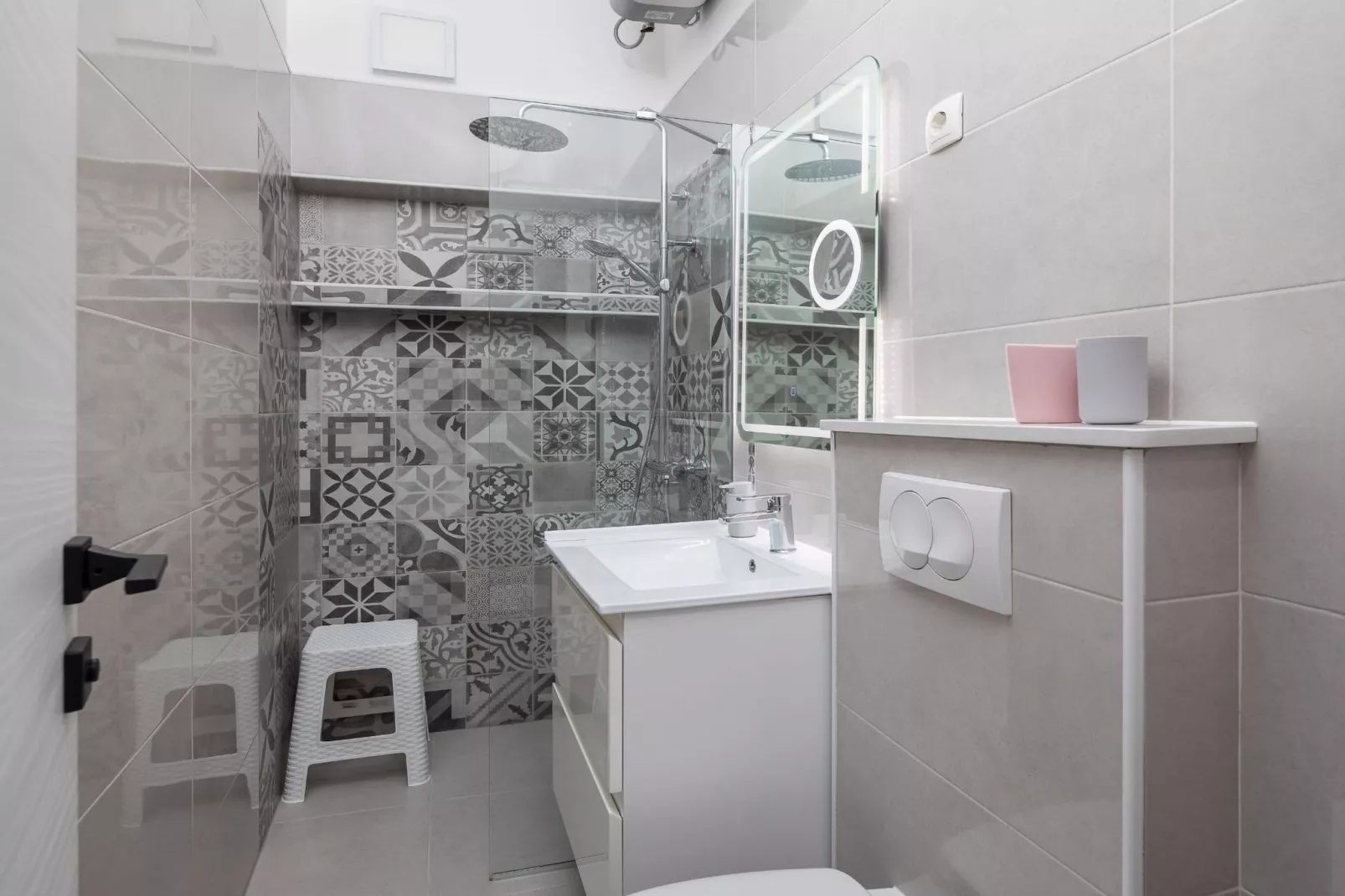 Apartments Tomas- Standard One Bedroom Apartment with Balcony (A2)-Bathroom