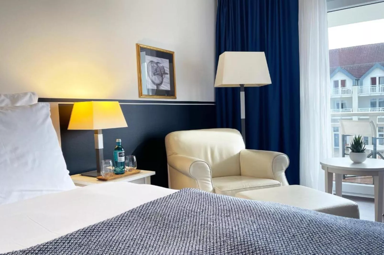 Hafendorf Classic Double Room with view-Bedroom