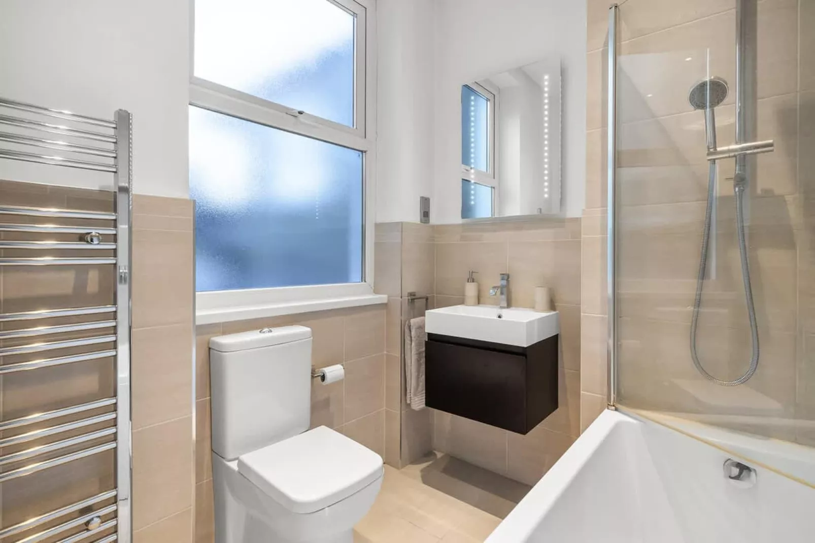 SW6 Fulham Palace Rd-Bathroom