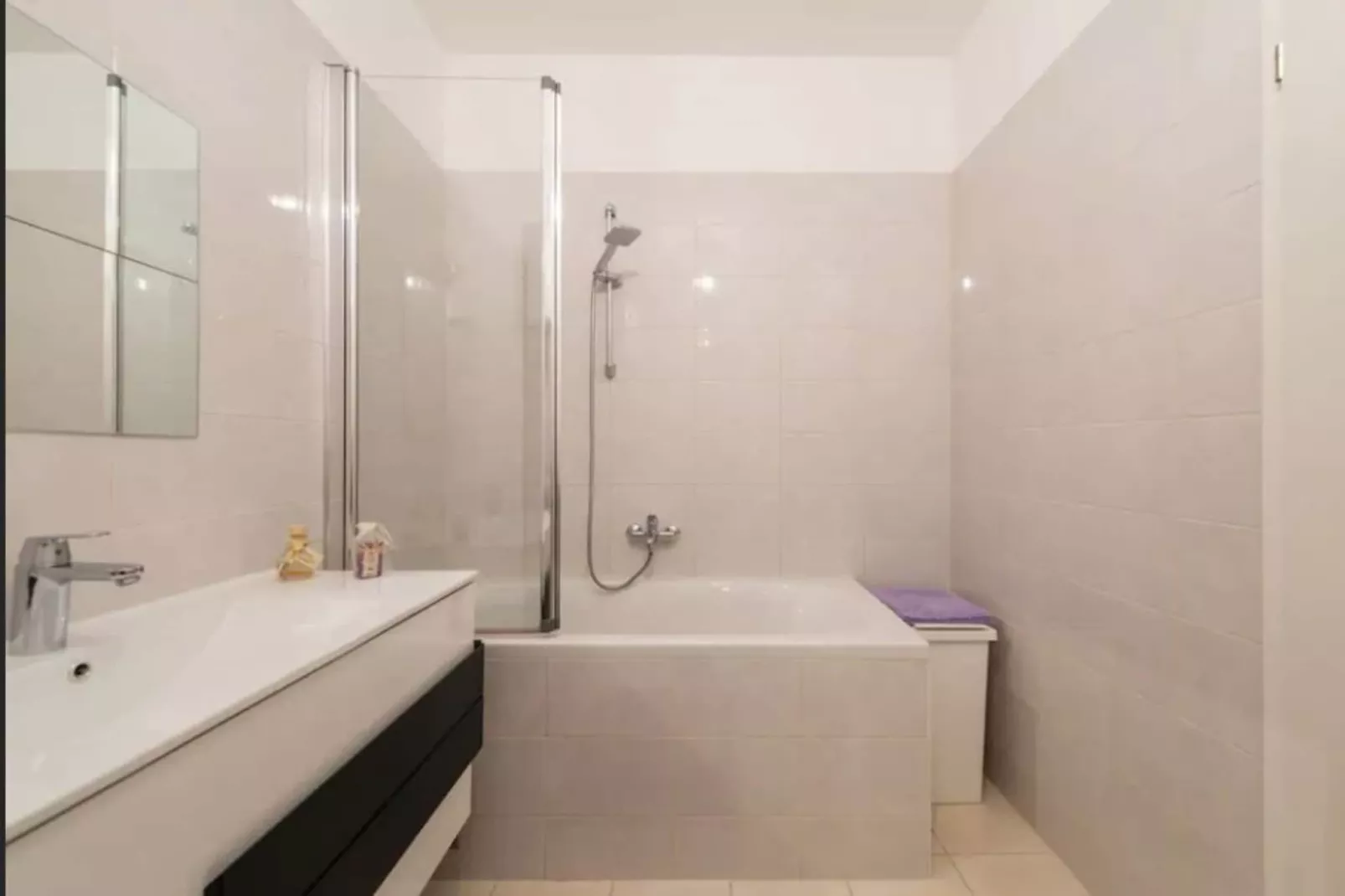 Apartment White Gardenia (ST) - One Bedroom Apartment with Balcony-Bathroom