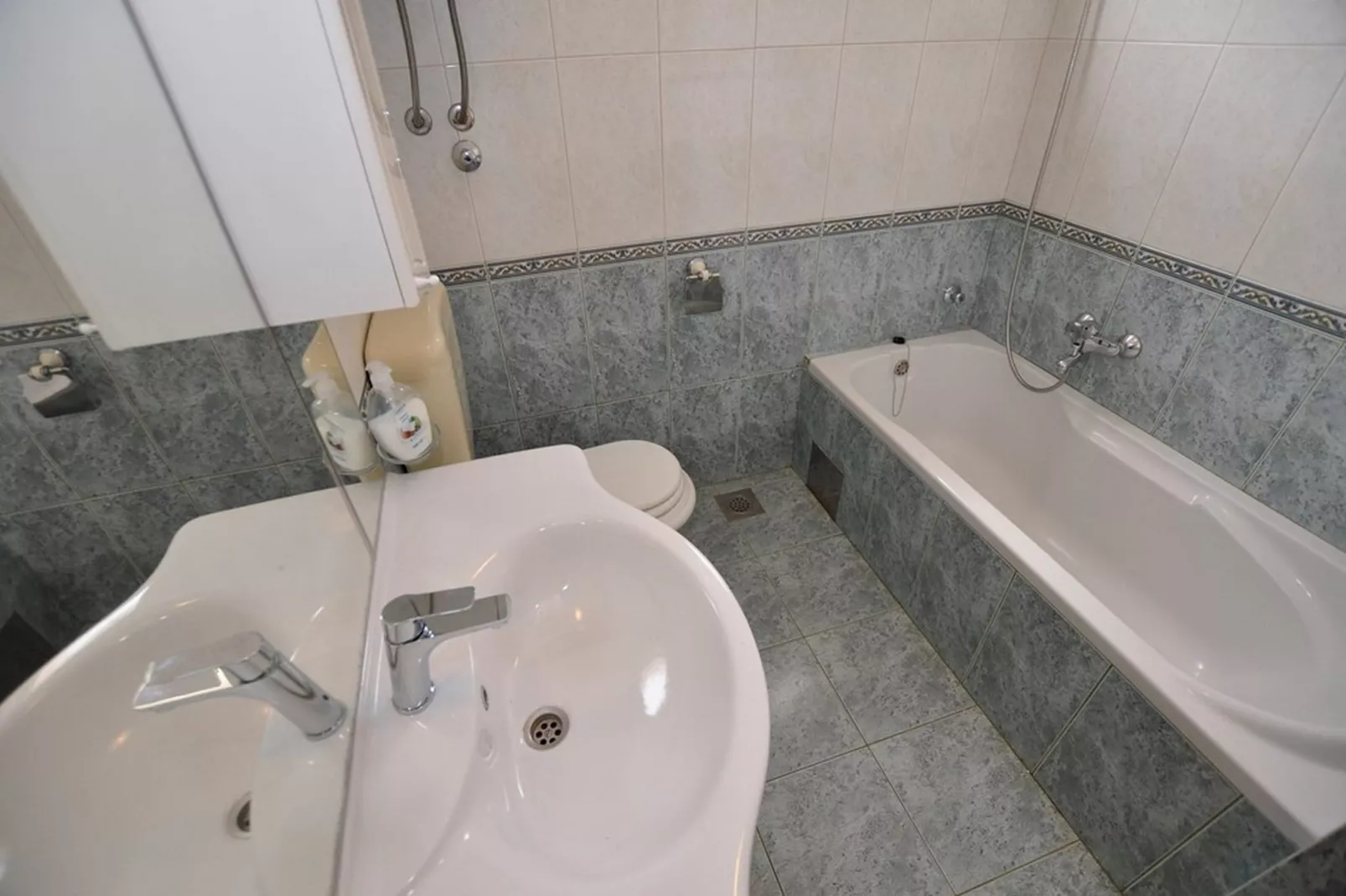 Apartments Seagull - Comfort Two Bedroom Apartment with Sea View Balcony (Tonko)-Salle de bain