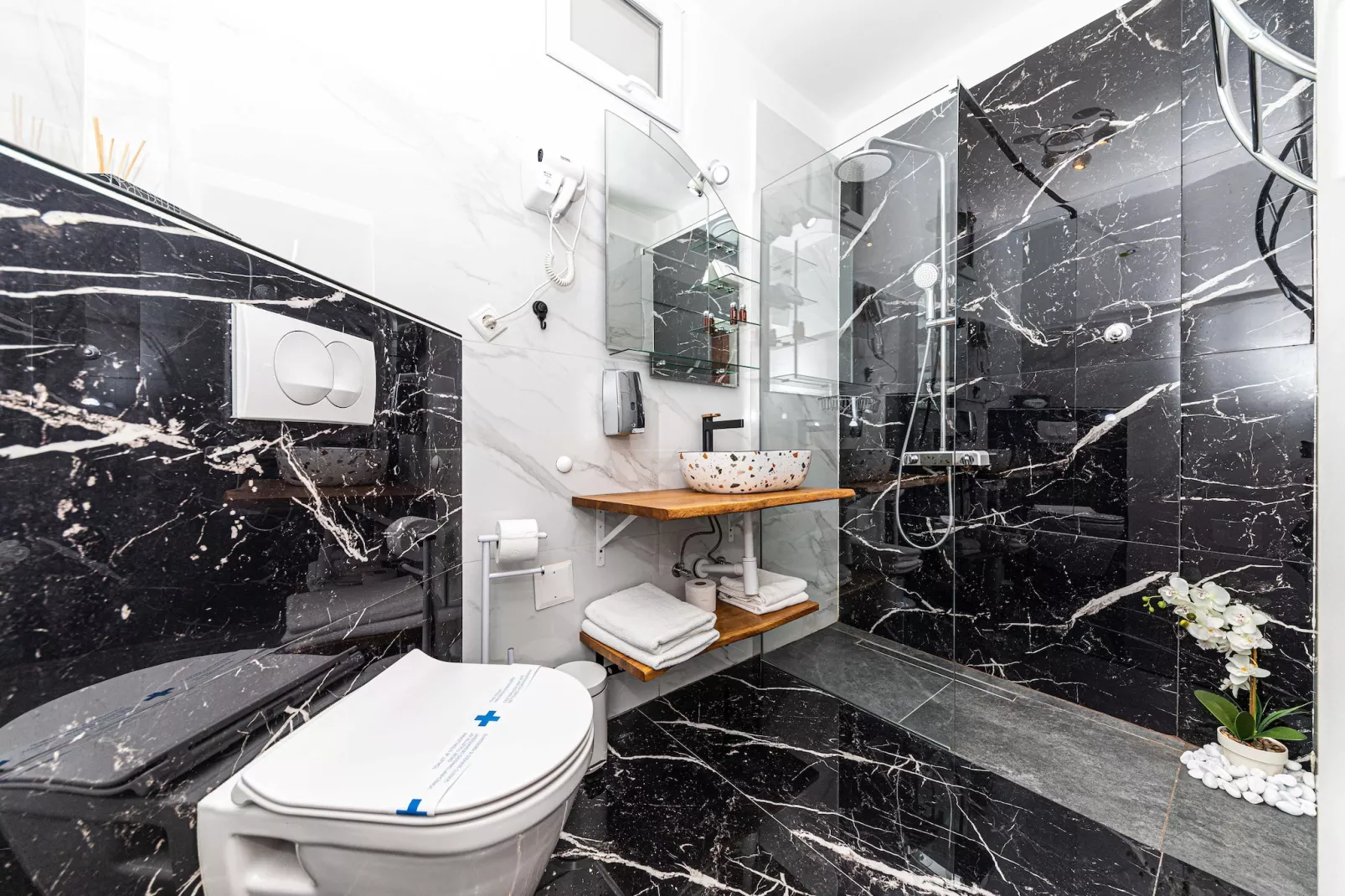 Apartments Keka - One Bedroom Apartment-Bathroom