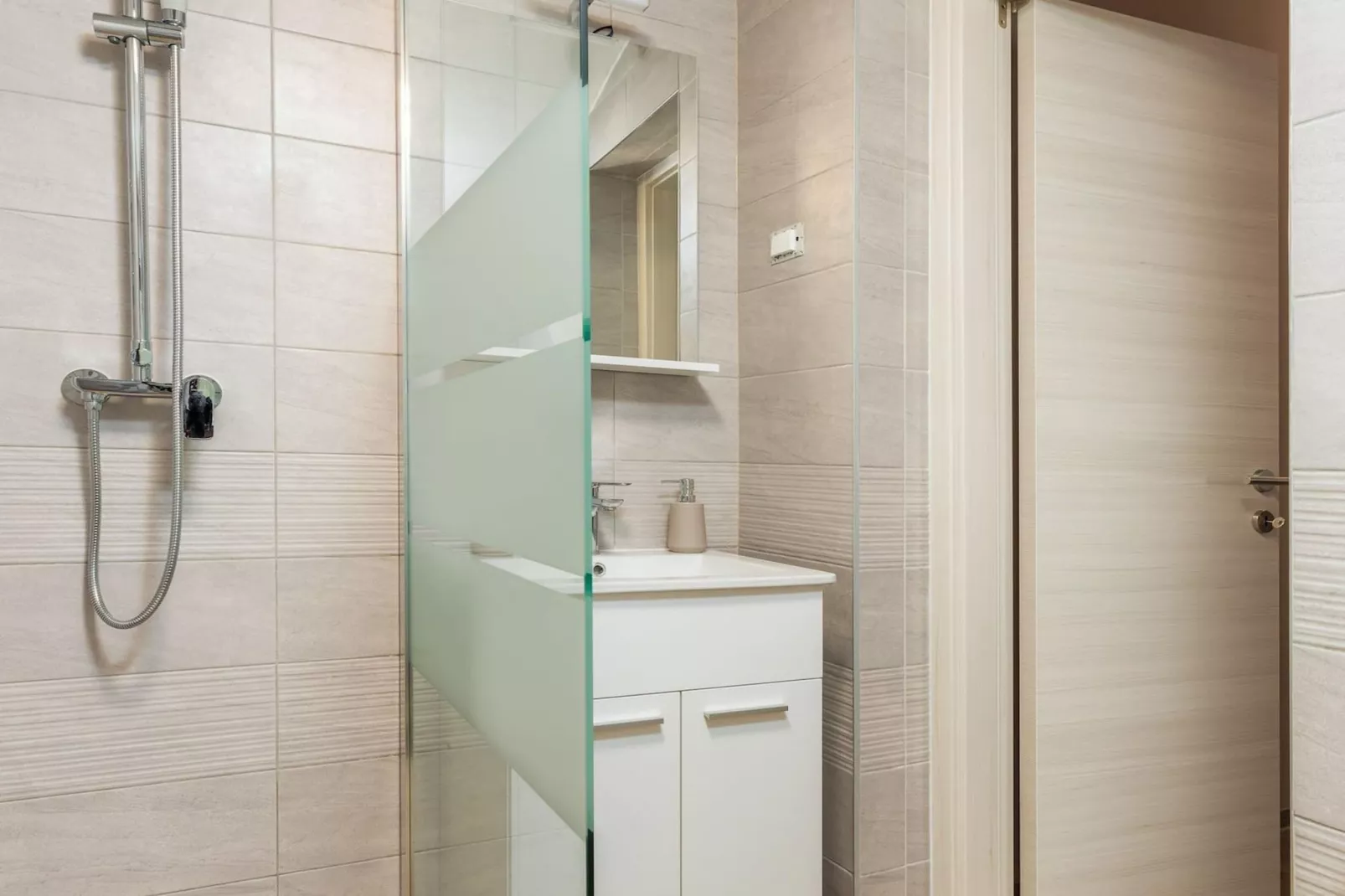 Marceta Apartment 3 - Pool and Big Garden-Bathroom