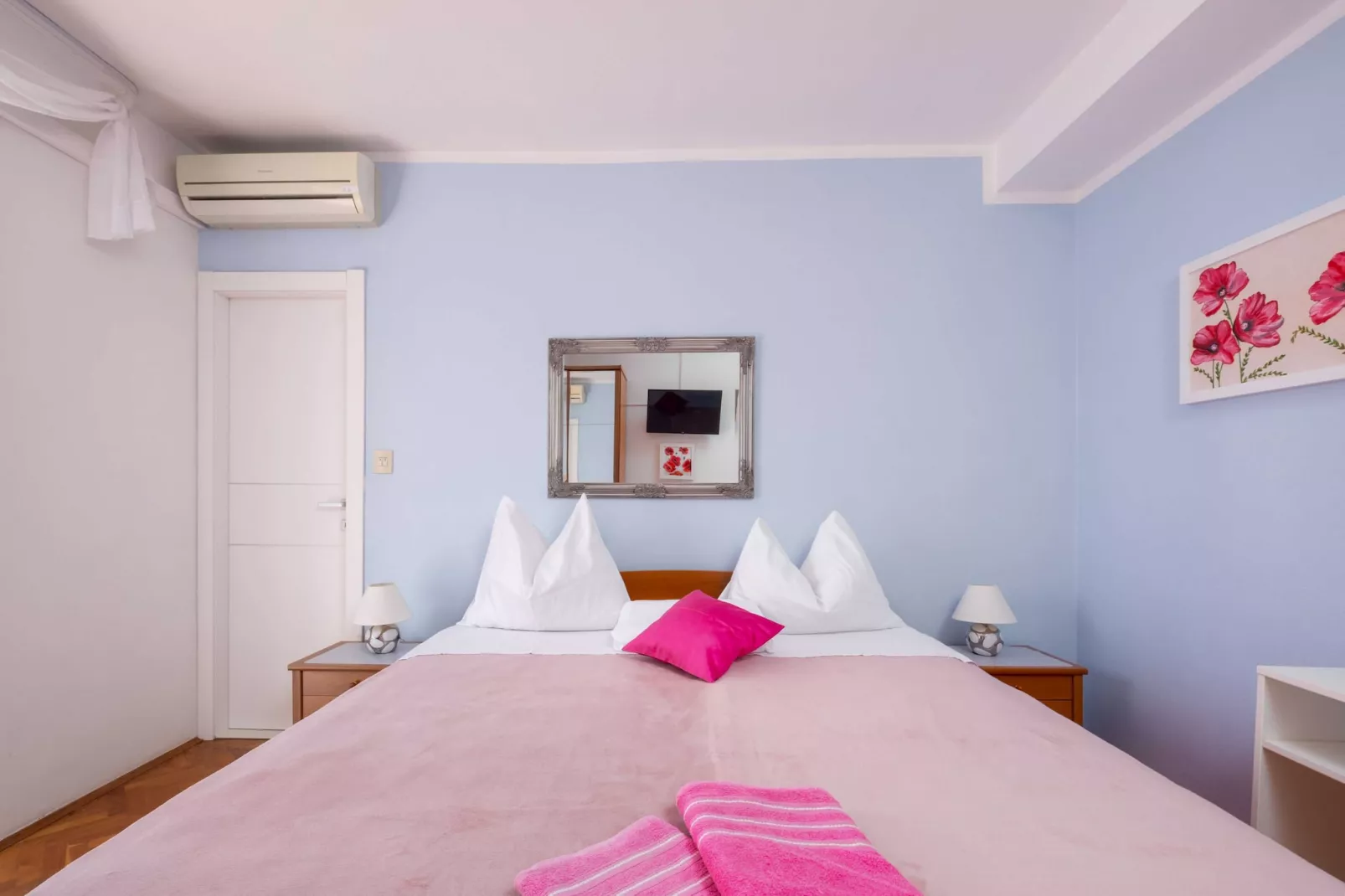 Rooms Tupina by Paulina - Superior Double Room with Balcony and Sea View (Room 2)-Ambiance
