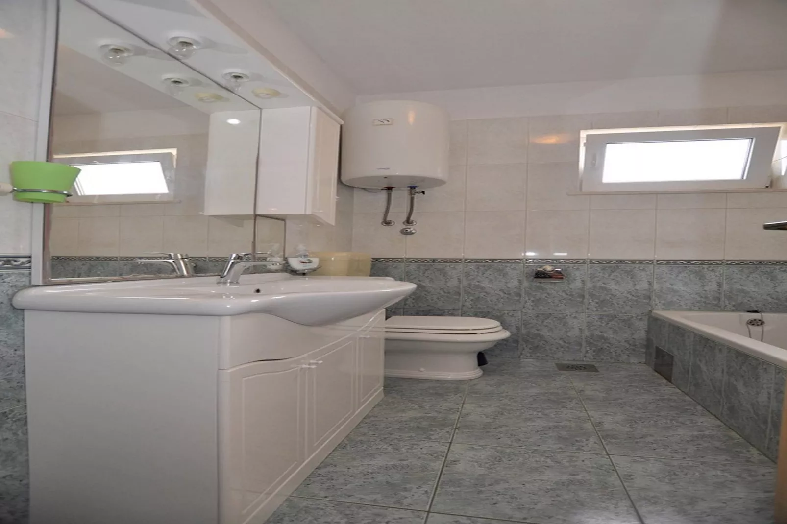 Apartments Seagull - Comfort Two Bedroom Apartment with Sea View Balcony (Tonko)-Salle de bain