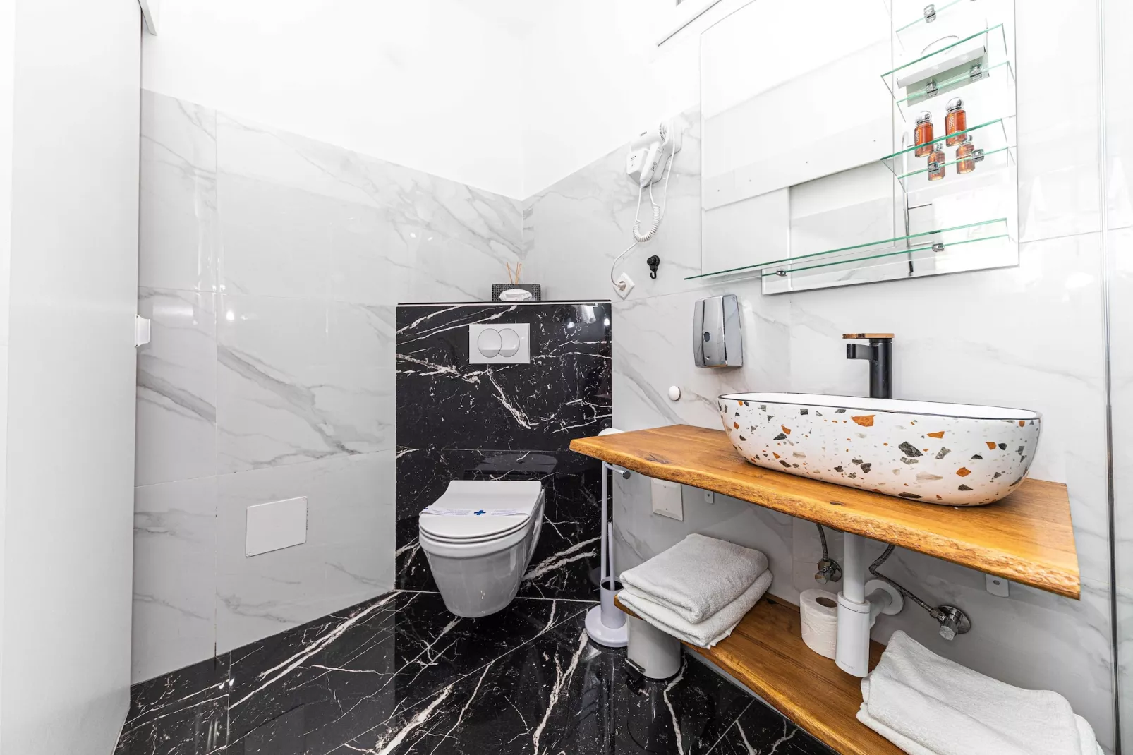 Apartments Keka - One Bedroom Apartment-Bathroom