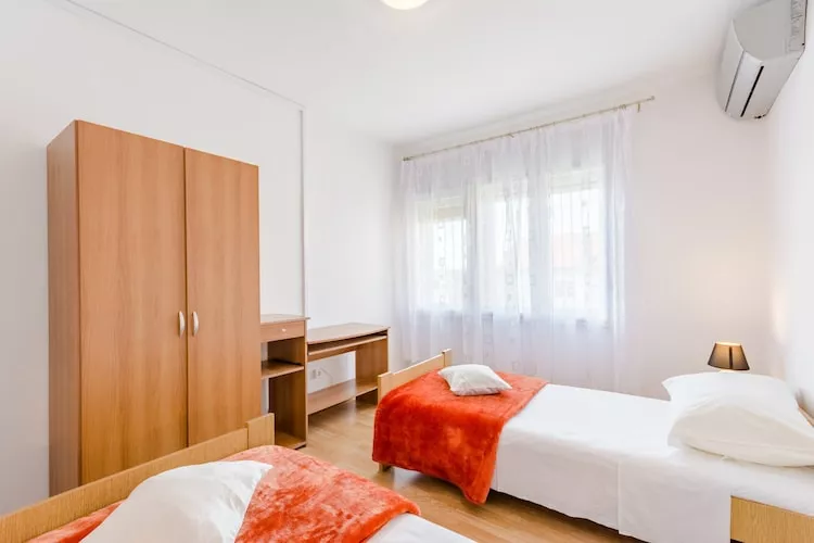 Apartment Marko (ST) - Three Bedroom Apartment with Balcony and Garden View-Bedroom
